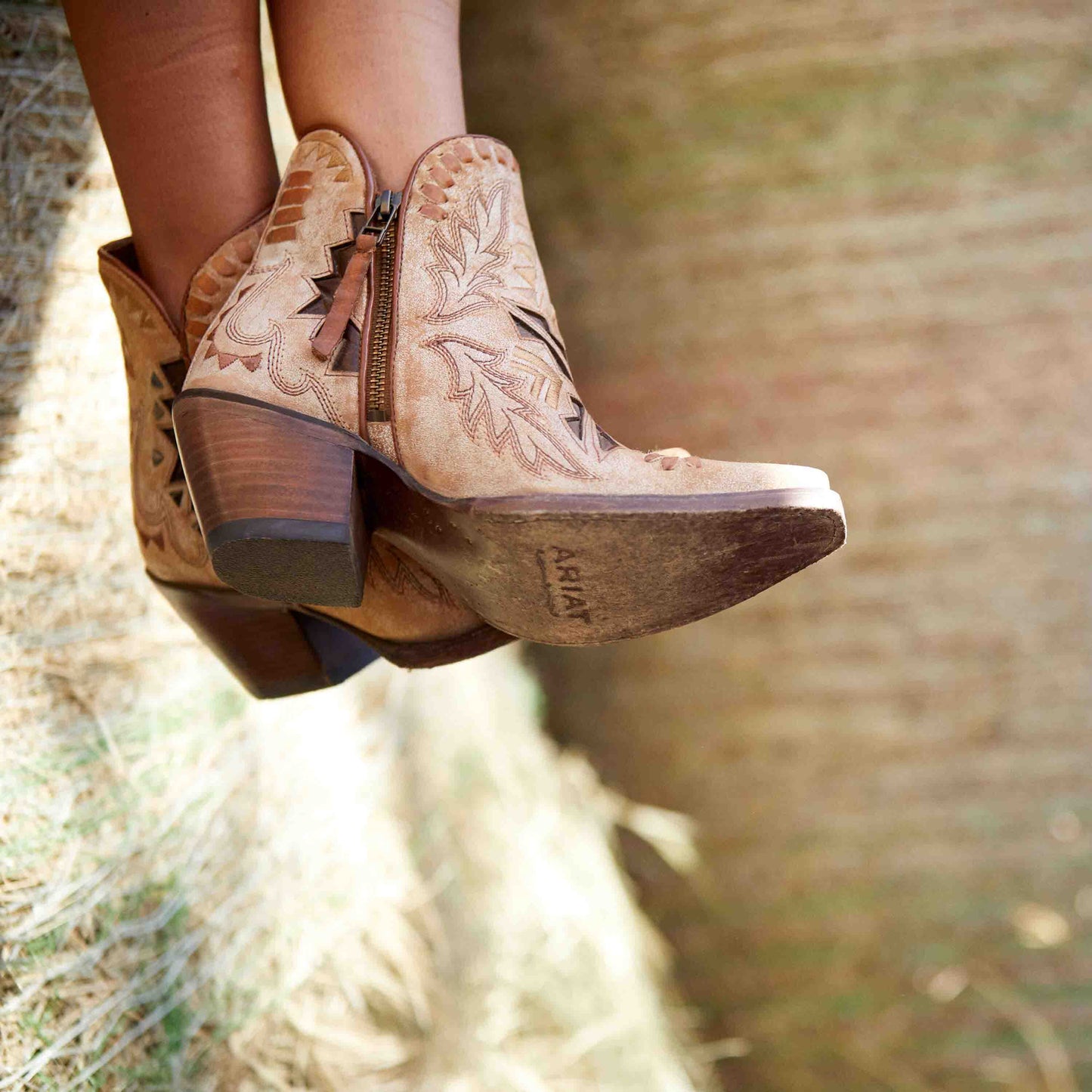 Women's Ariat Mesa Western Boots Crema