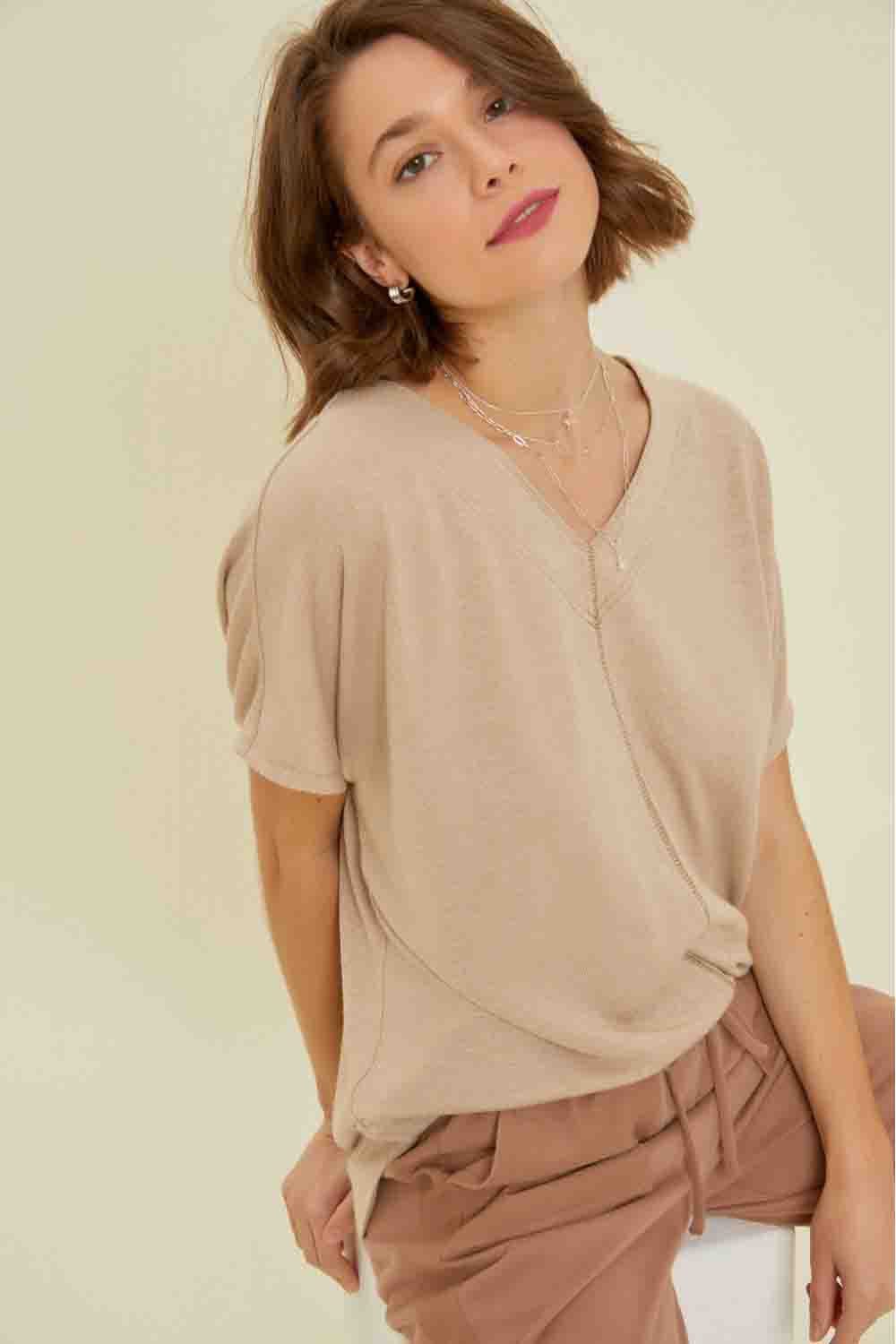 Sweater-like V-neck Top Dune